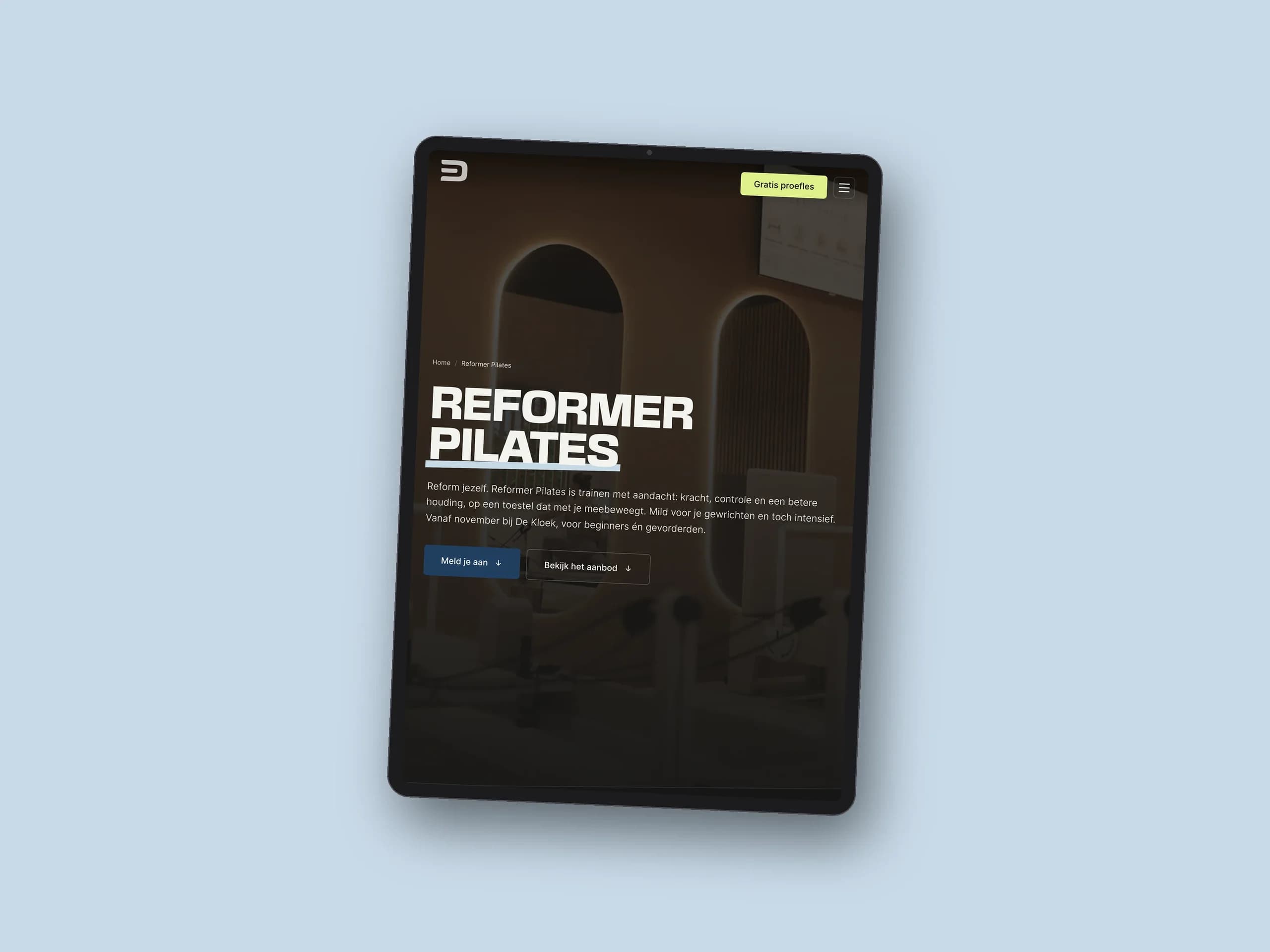 De Reformer Pilates-pagina van De Kloek Fitness op een tablet