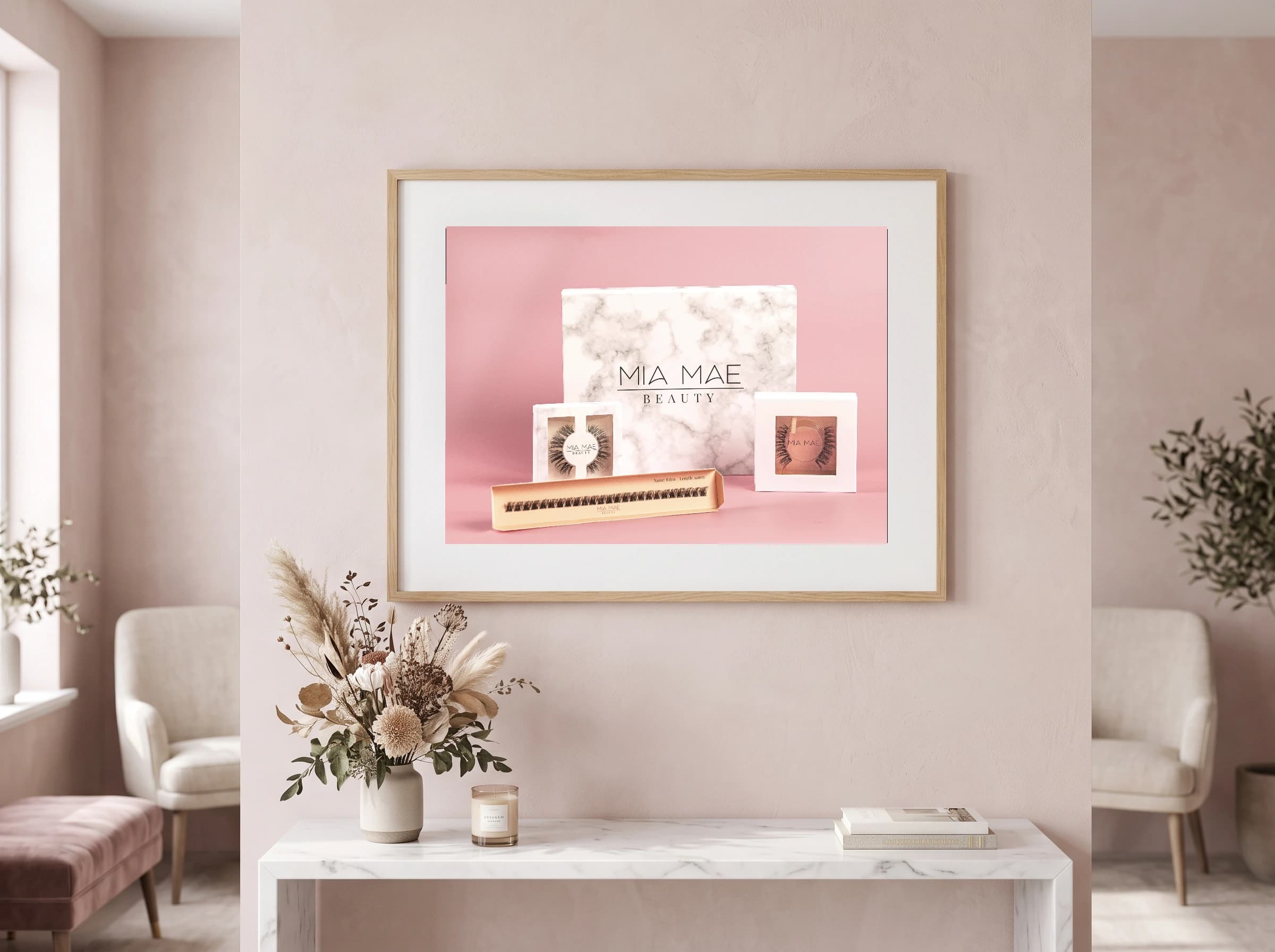 Productfoto van Mia Mae Beauty als ingelijste print in een beautystudio