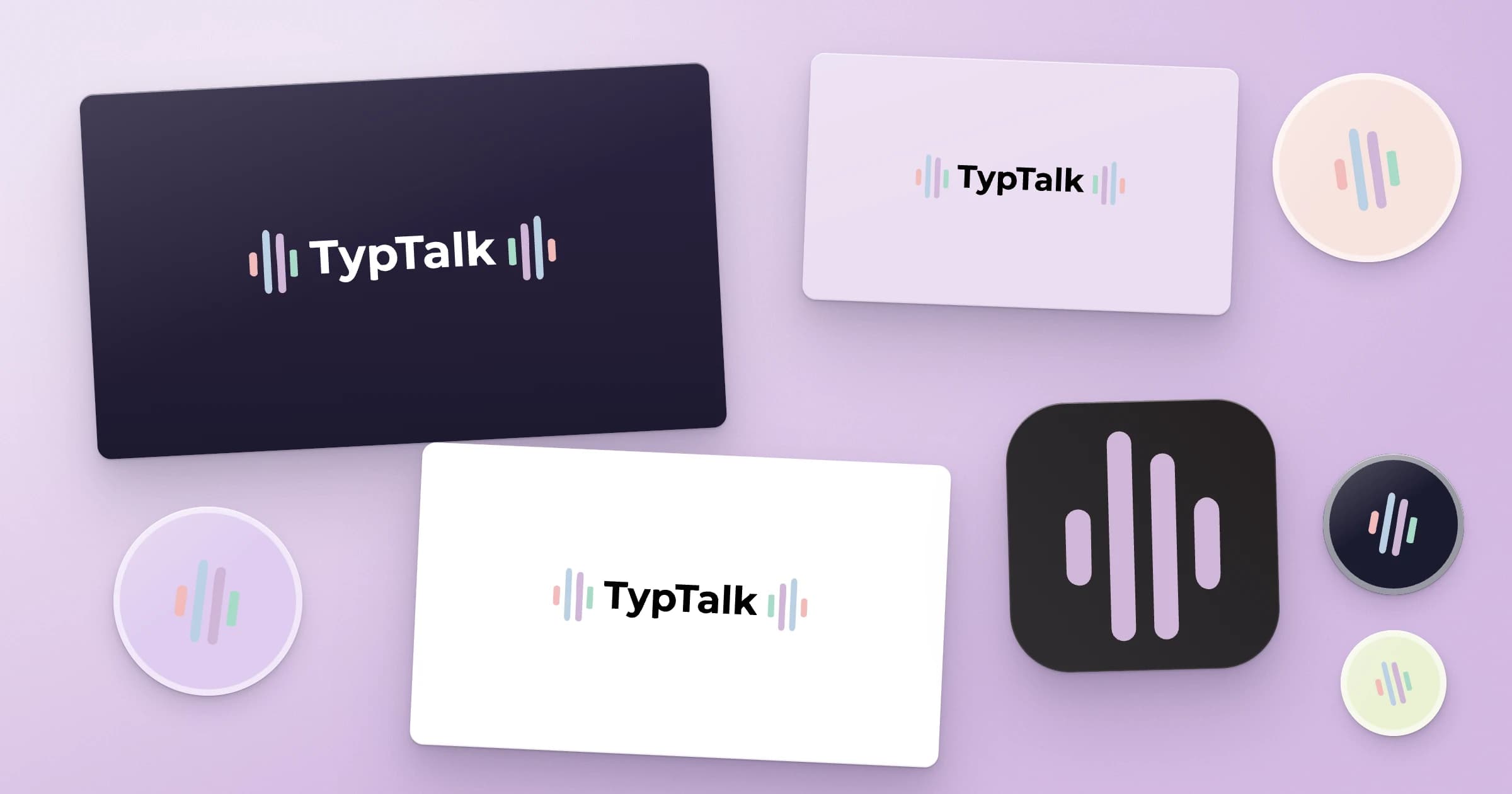 De drie soorten logo van TypTalk op een lila ondergrond: het woordmerk op nacht, lavendel en wit, het beeldmerk als stickers en het app-icoon